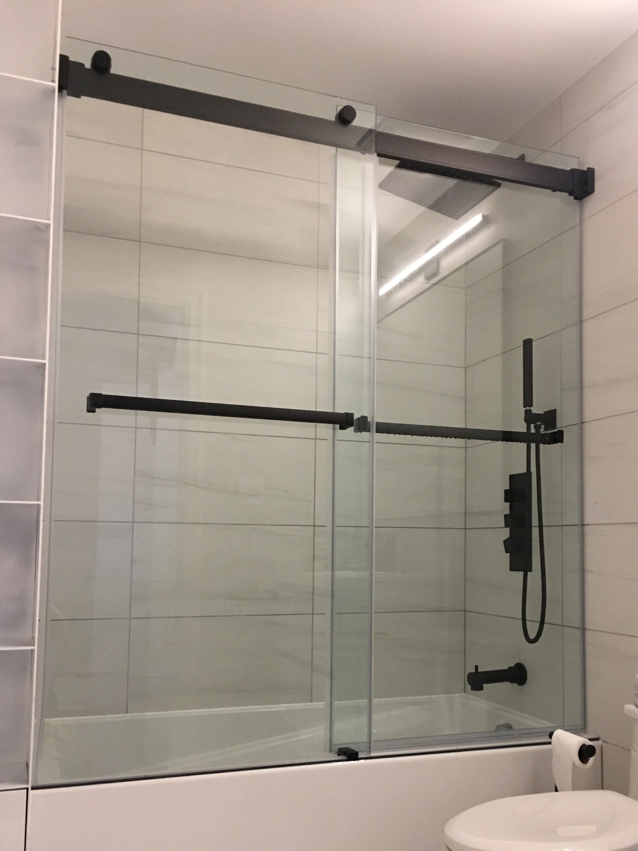 Best Secure &amp; Safe Shower Doors for Tubs