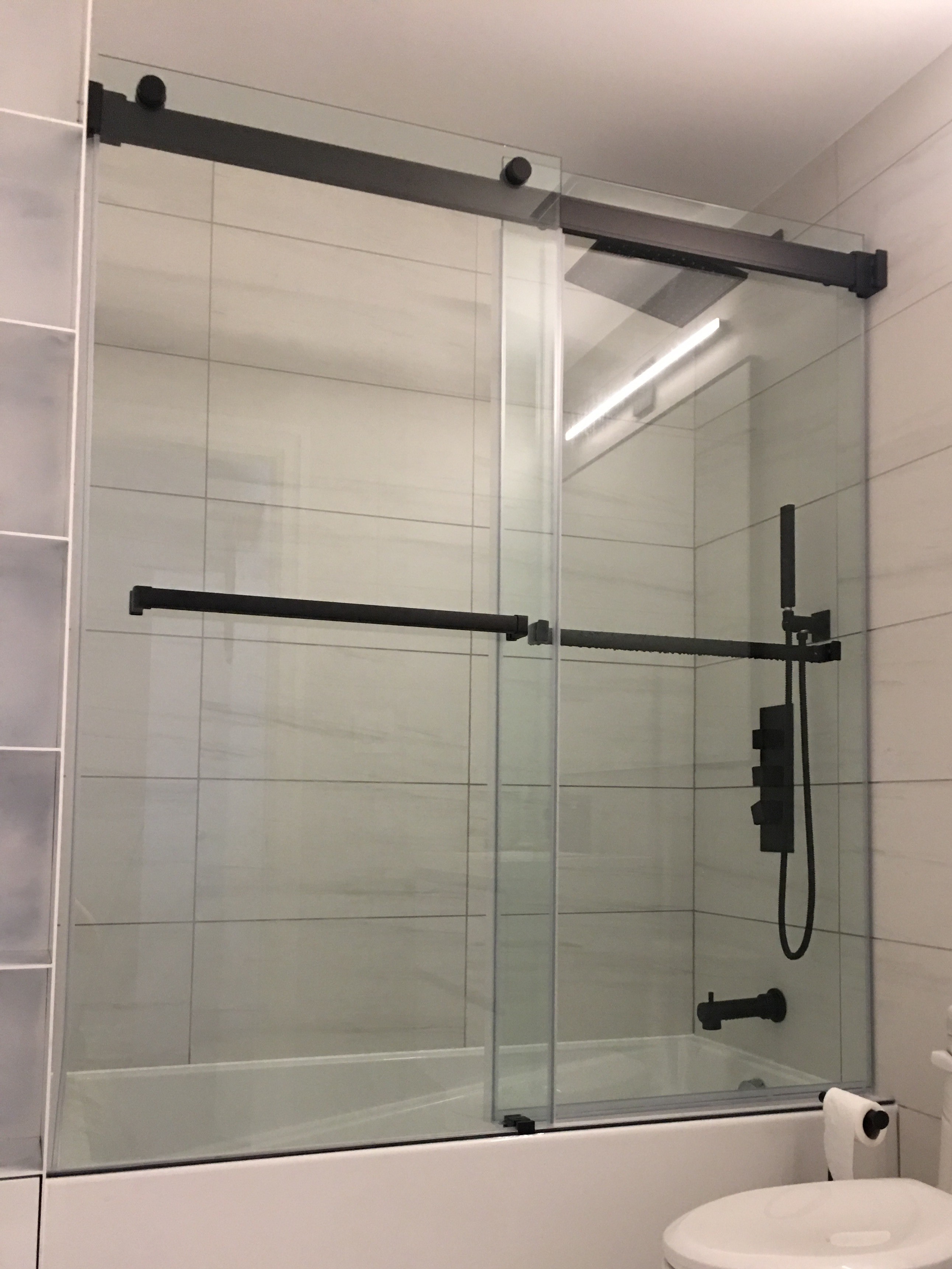 Best Secure &amp; Safe Shower Doors for Tubs