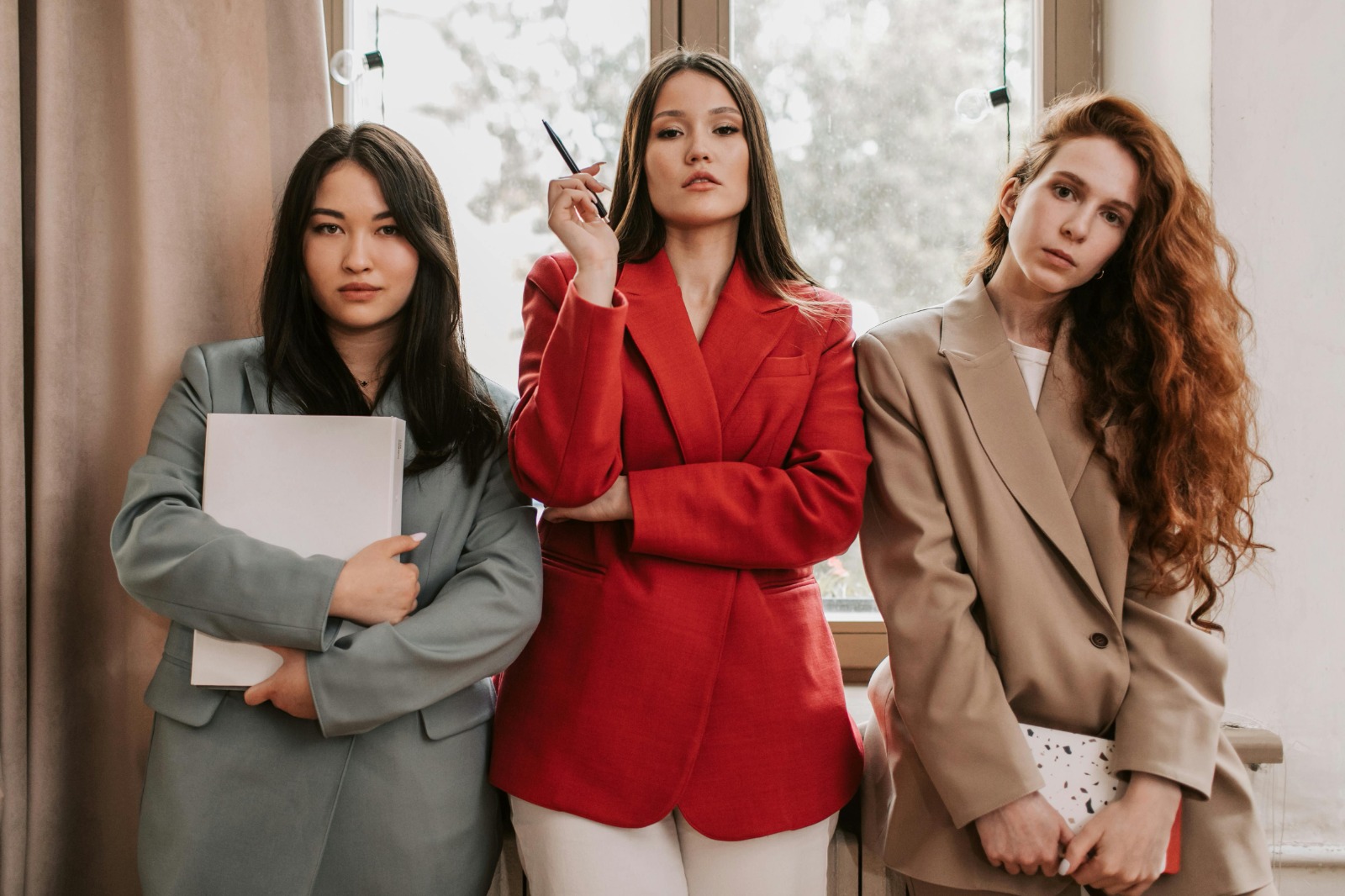 CUSTOM SUITS LOS ANGELES: TAILORING WOMEN’S INDIVIDUALITY