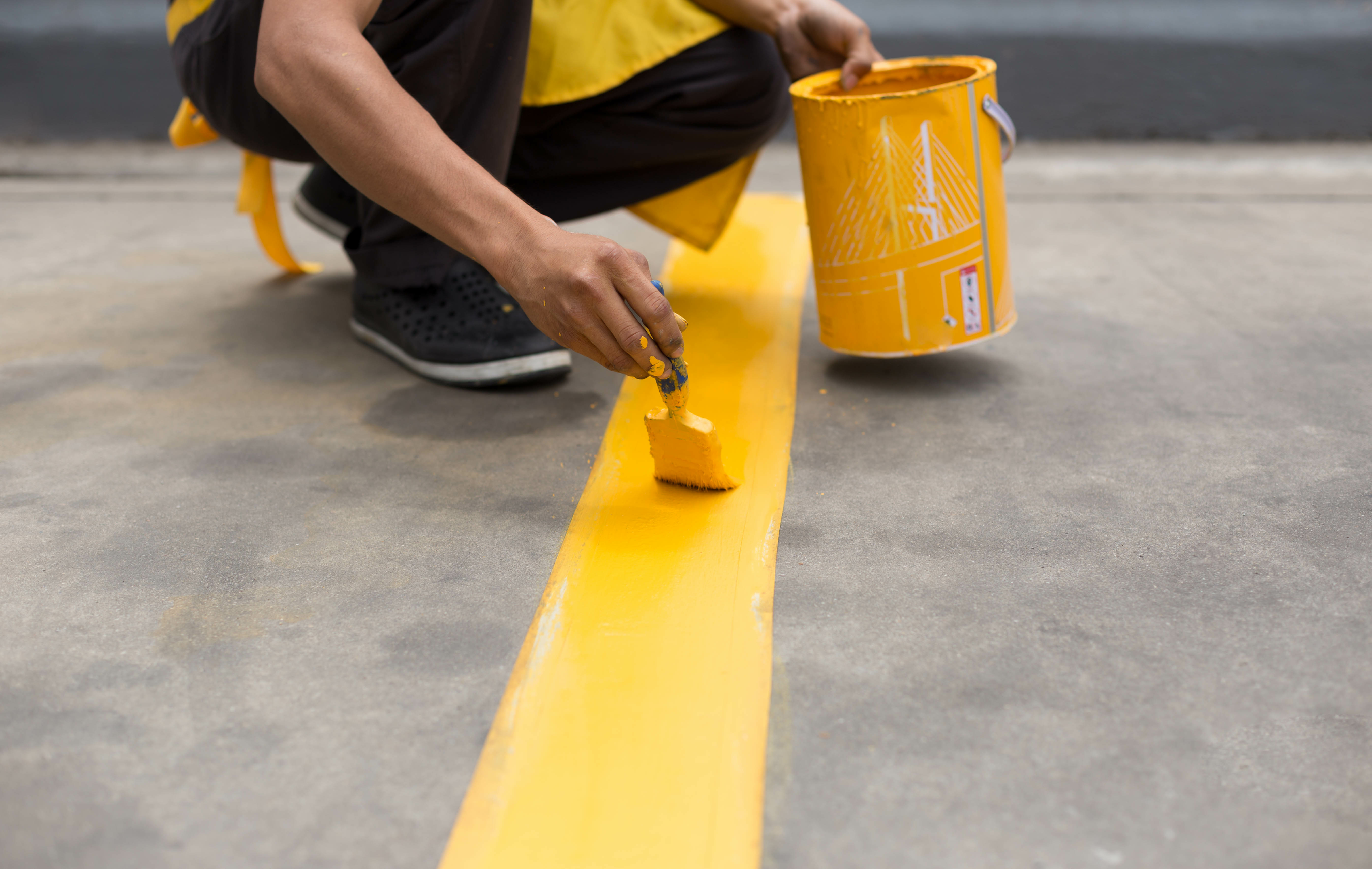 Reviews of the Best Parking Lot Paint for Mississippi Heat