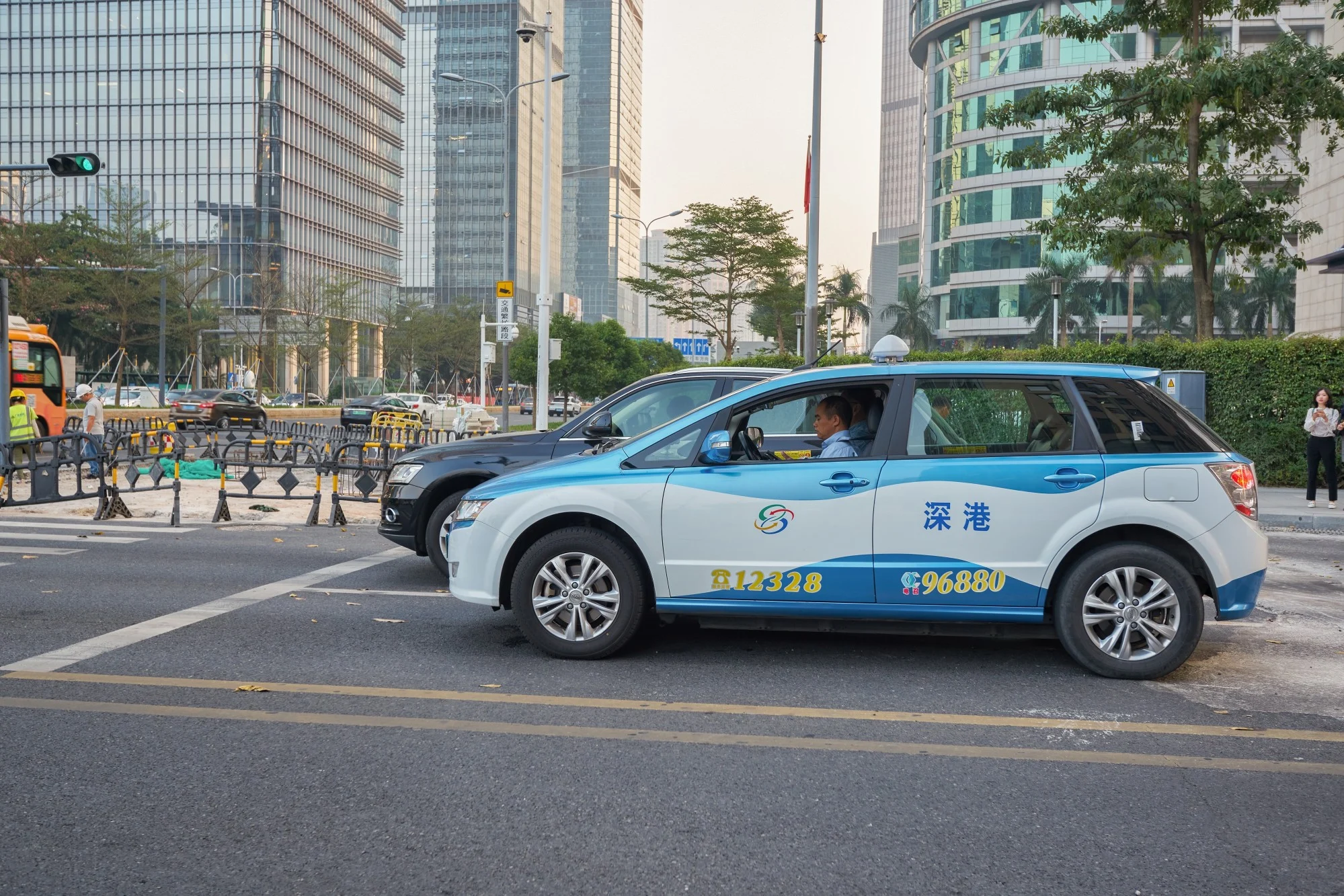 Why Travelers Prefer Professional Shenzhen Car Service