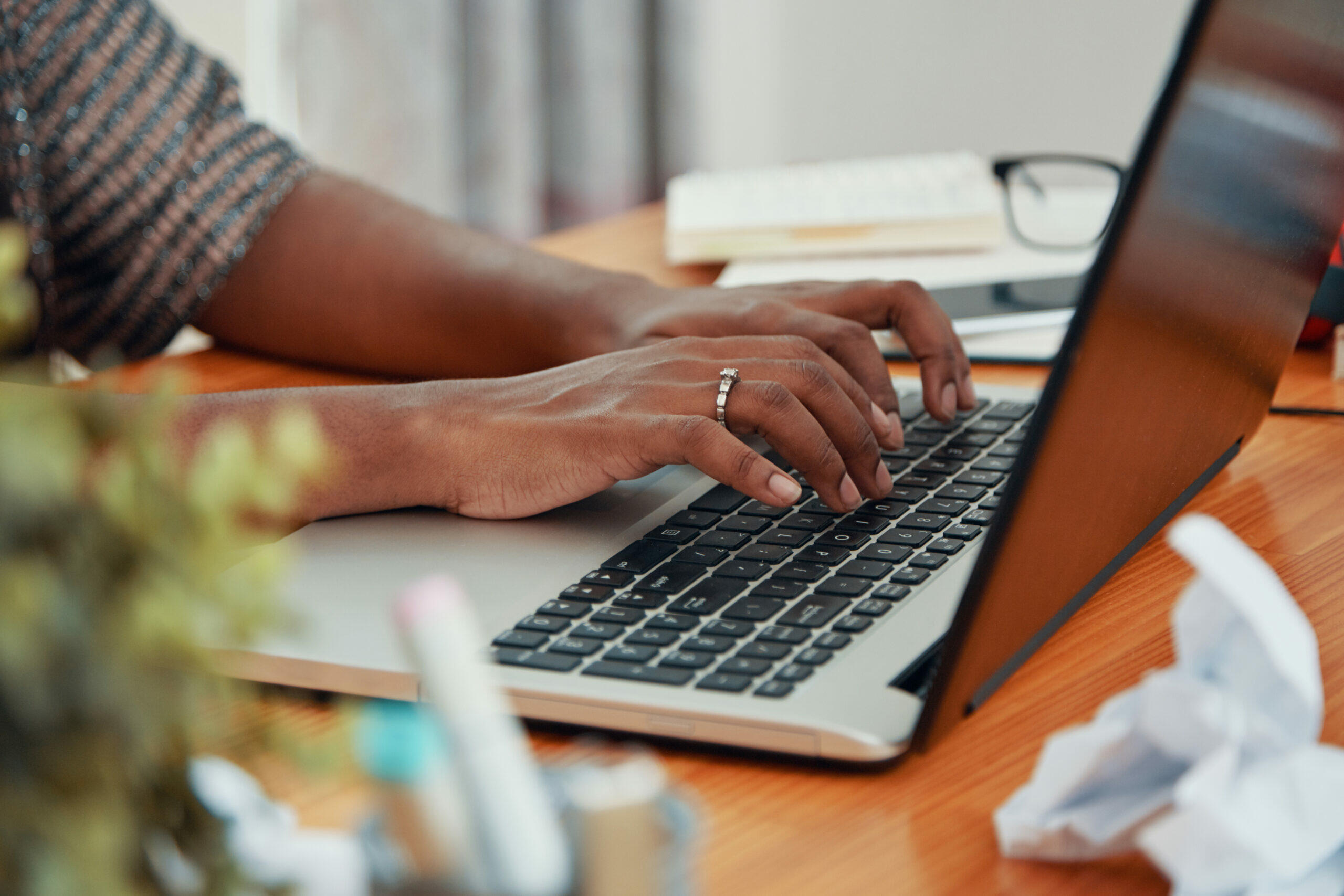 B2B Competitive Intelligence: Identify Opportunities and Risks