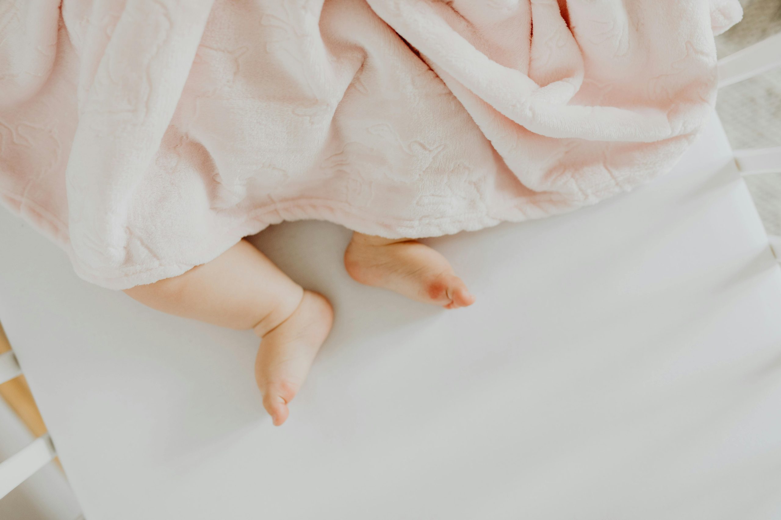 Choisissez la couverture bébé naissance idéale pour un cocon de douceur